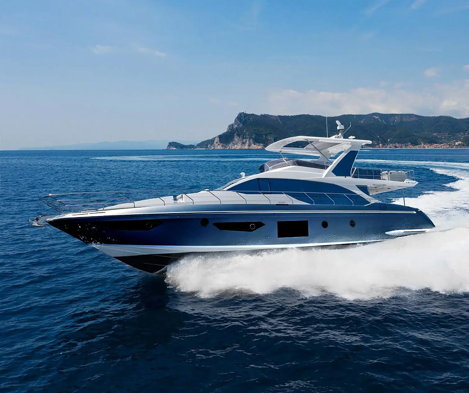 Private yacht charter cruising off the Miami coast