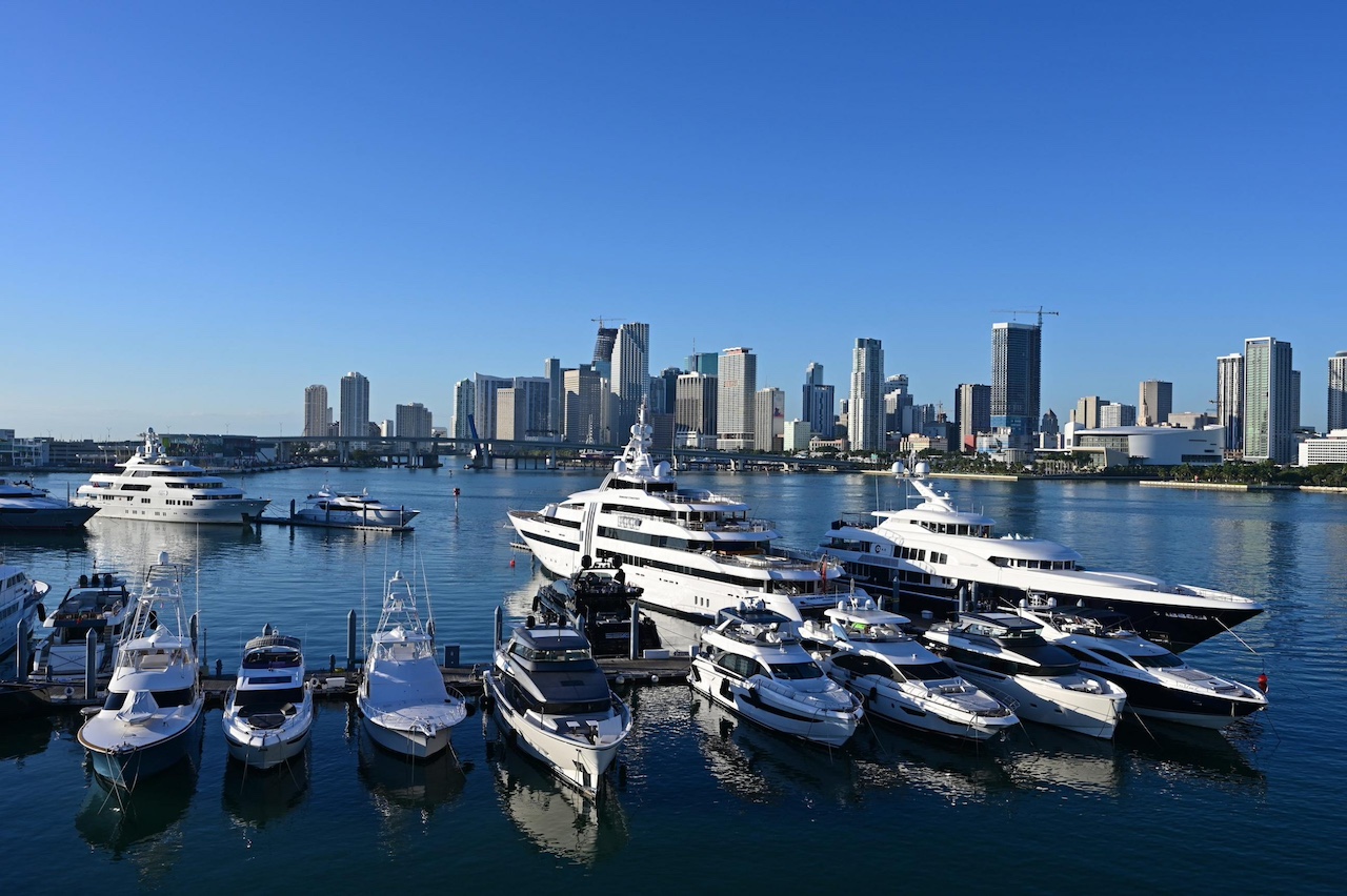 Sail Away to Luxury: A Yacht Charter Adventure in Miami