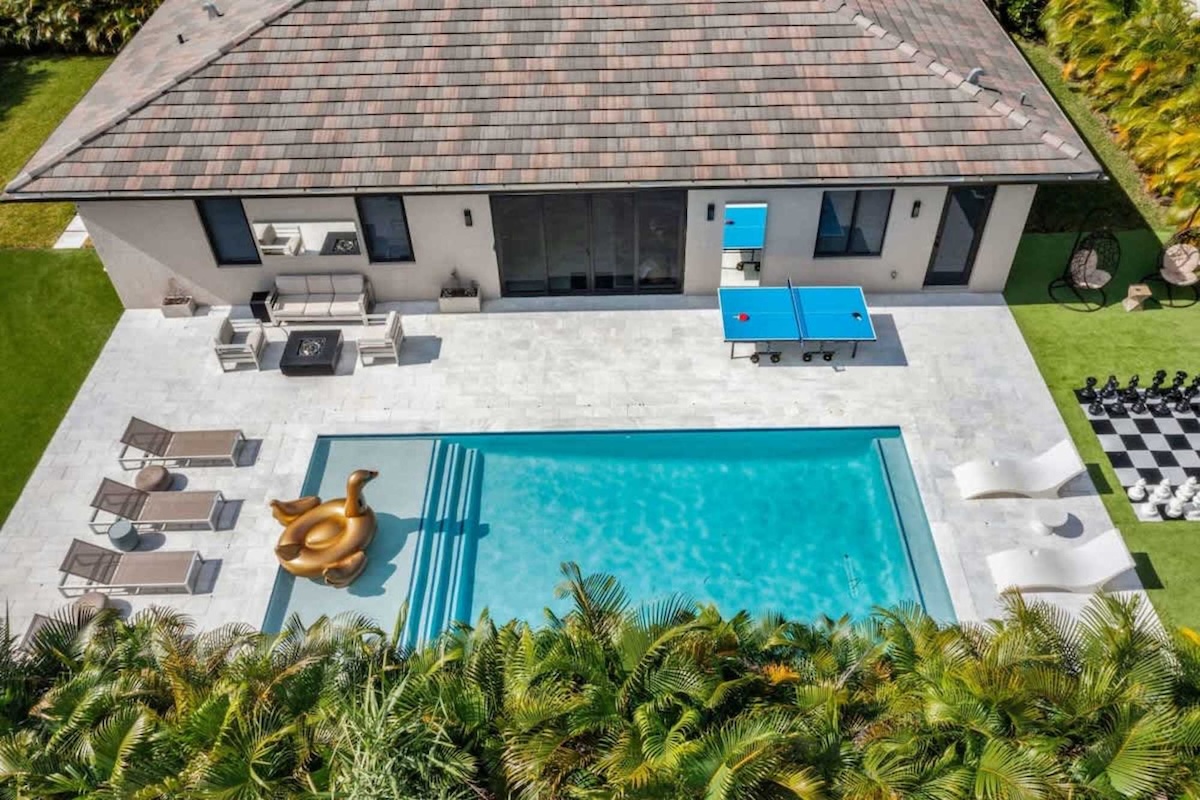Villa Amara Miami: Sleeps 12, Sauna, Gym, Saltwater Pool