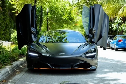 Mclaren 720 S (black)