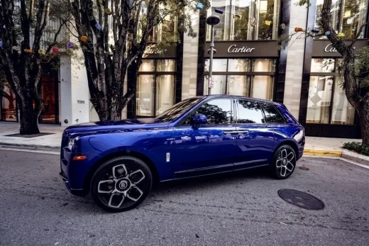 Rolls Royce Cullinan (blue)