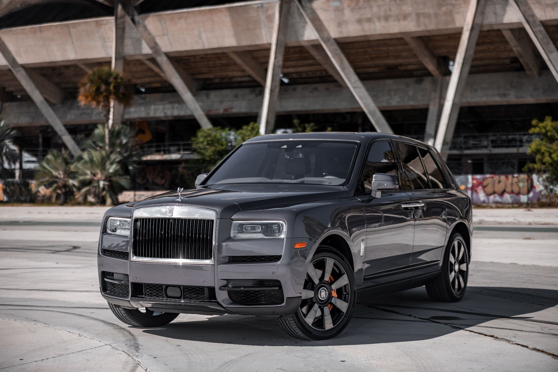 Rolls Royce Cullinan (Gray)