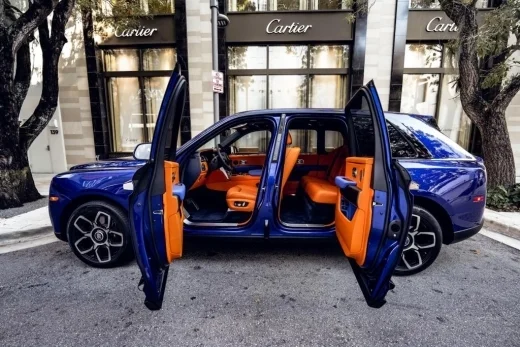 Rolls Royce Cullinan (blue)